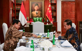 presiden-prabowo-makan-malam-bersama-dengan-presiden-ke-7-ri-di-kertanegara