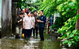 presiden-prabowo-kunjungi-warga-bekasi-yang-terkena-dampak-banjir