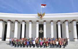 presiden-jokowi-menggelar-sidang-kabinet-paripurna-terakhir-di-istana-garuda-ikn