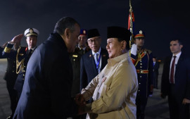 presiden-prabowo-subianto-tiba-di-mesir-hadiri-ktt-d-8-dan-bertemu-presiden-republik-arab-mesir-abdel-fattah-el-sisi