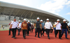 dalam-rangka-persiapan-pon-xxi-2024-menpora-dito-bareng-menko-pmk-tinjau-venue-atletik-dan-stadion-utama-sumut