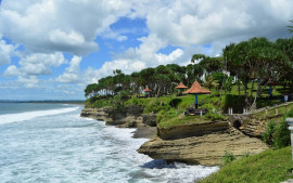 pesona-alam-pantai-batu-hiu-pangandaran