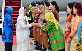 kunjungan-ibu-iriana-joko-widodo-dan-ibu-wury-ma-ruf-amin-dalam-memperingati-han-di-papua