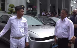 gubernur-jawa-barat-ubah-minibus-dinas-jadi-mobil-rumah-sakit-untuk-masyarakat