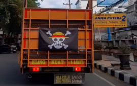 sopir-truk-tolak-kibarkan-merah-putih-pilih-bendera-one-piece-sebagai-bentuk-protes